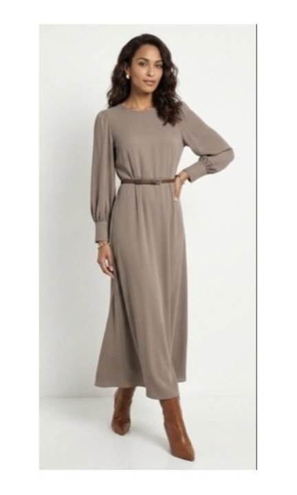 Елегантна рокля в бежов цвят