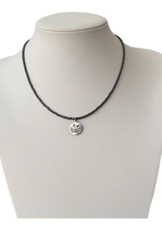 Női nyaklánc, virágos medál, fekete hematit és rozsdamentes acél, 42cm