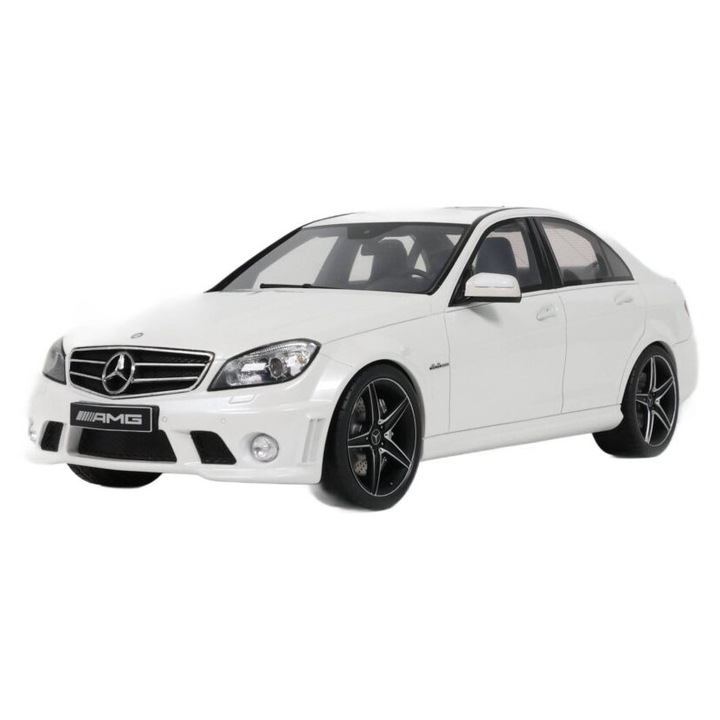 Mercedes-Benz C63 AMG Diamond White 2007-es modell 1:18 méretarányban, GT Spirit GT GT928