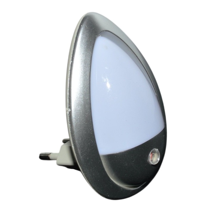 LED éjjeli fény szürkületérzékelővel, konnektorba dugható