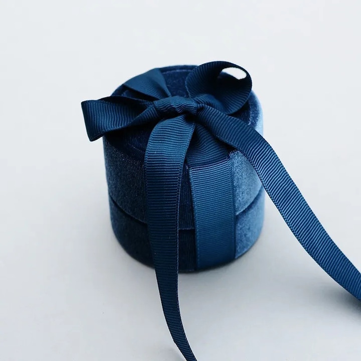 4 db kék bársony ékszerdoboz szalaggal - 8.5x7cm elegáns ajándékokhoz