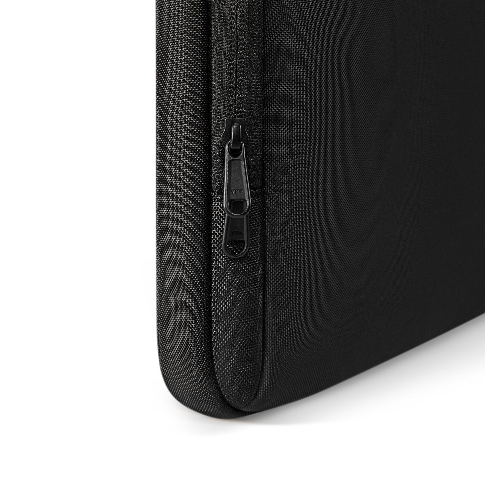 Geanta TomToc Defender A14 pentru MacBook Pro 16 (M1-M5), Surface Book, XPS 16, ThinkPad X1, CornerArmor, protectie militara 360, interior plusat, fermoare YKK, material eco rezistent la apa, organizare optima, negru