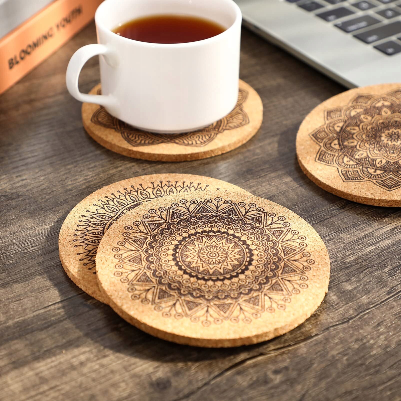 Set 12 suporturi pentru bauturi din pluta, cu design mandala, 10cm, cu ...