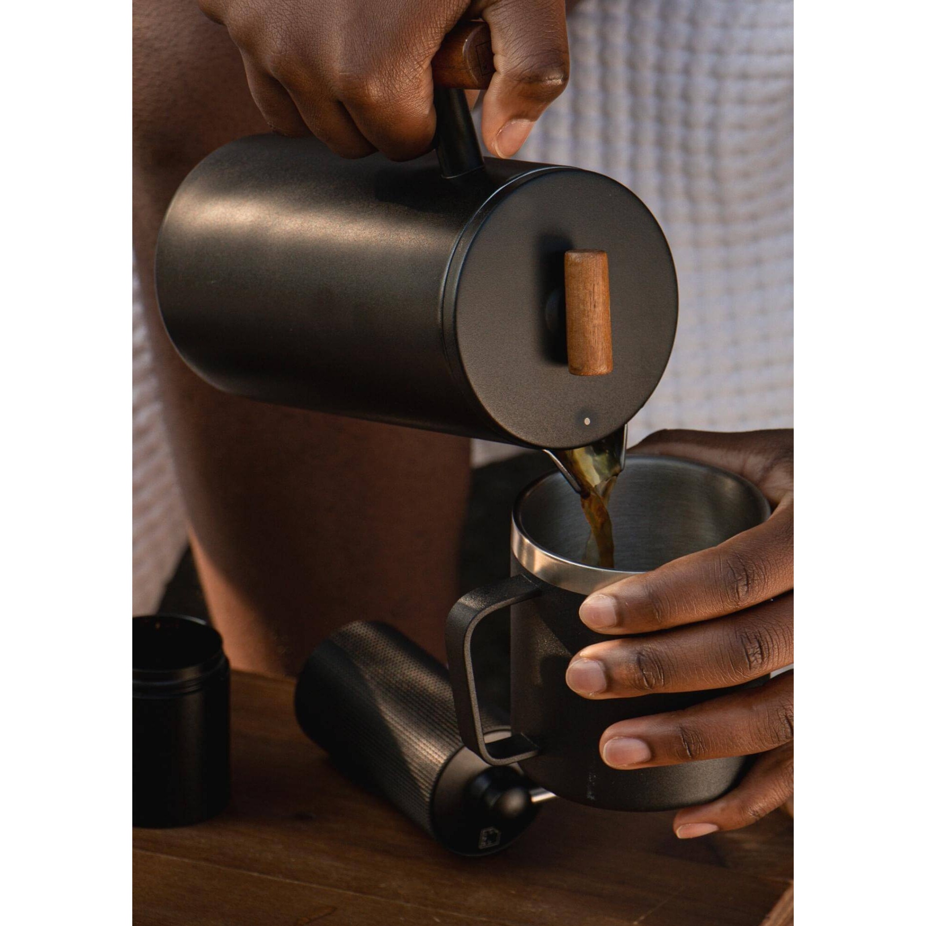 Cafetiere Lambda Coffee, 600 ml, otel inoxidabil, design din lemn, izolatie dubla