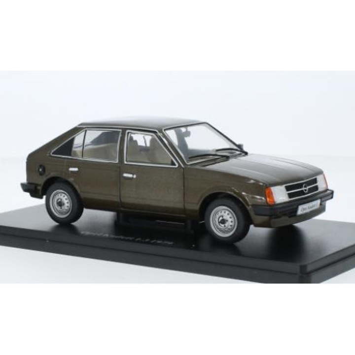Macheta Opel Kadett D 1.3 1979 1:24 replica metal usi deschise