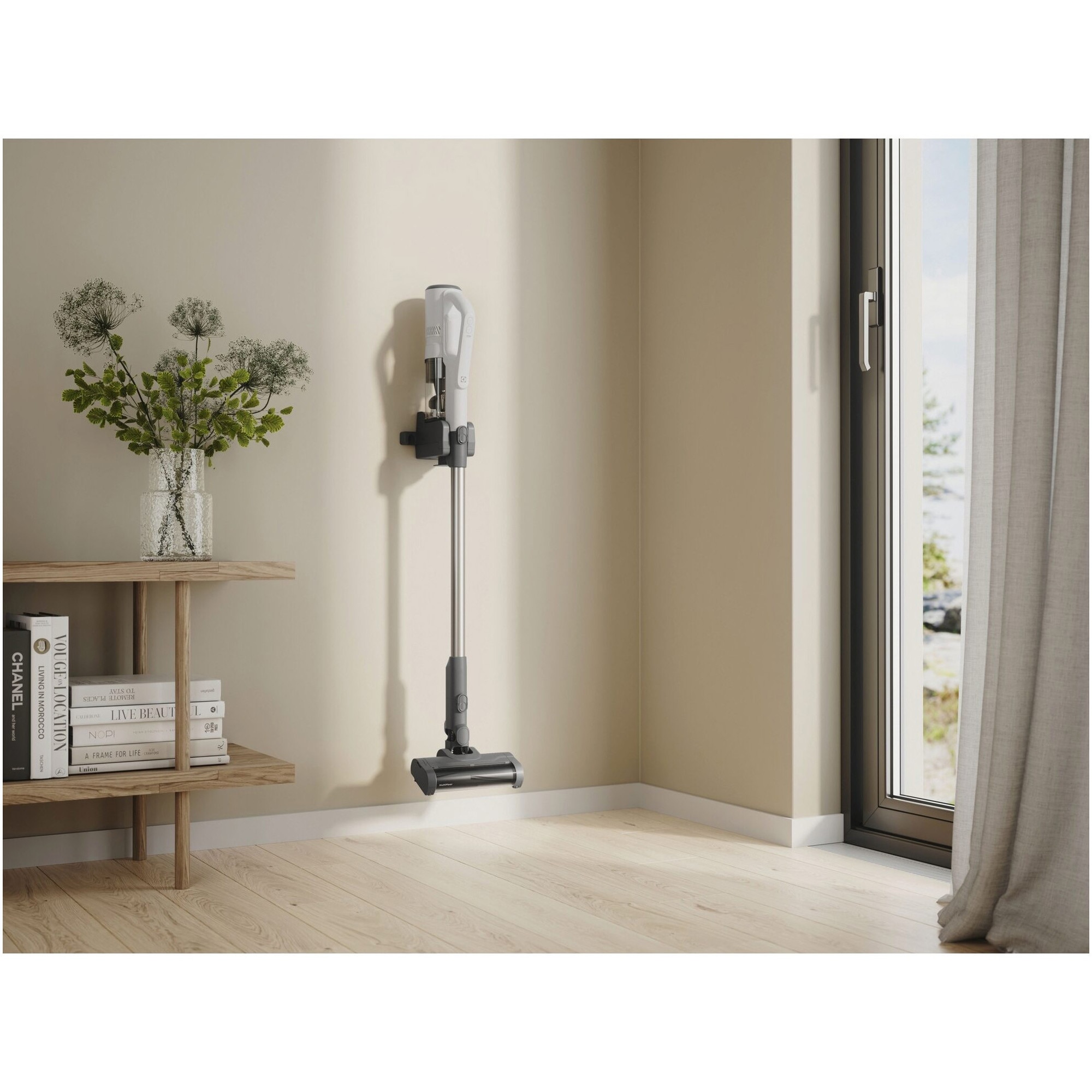 Aspirator vertical Electrolux Seria 500 EP51AH18SW, doar 1,9 kg total, autonomie max 60 min, perie MultiFloor cu lumina LED si design anti-incurcare a firelor de par, perie PET, duze pentru zone inguste si tapiterie, alb scoica