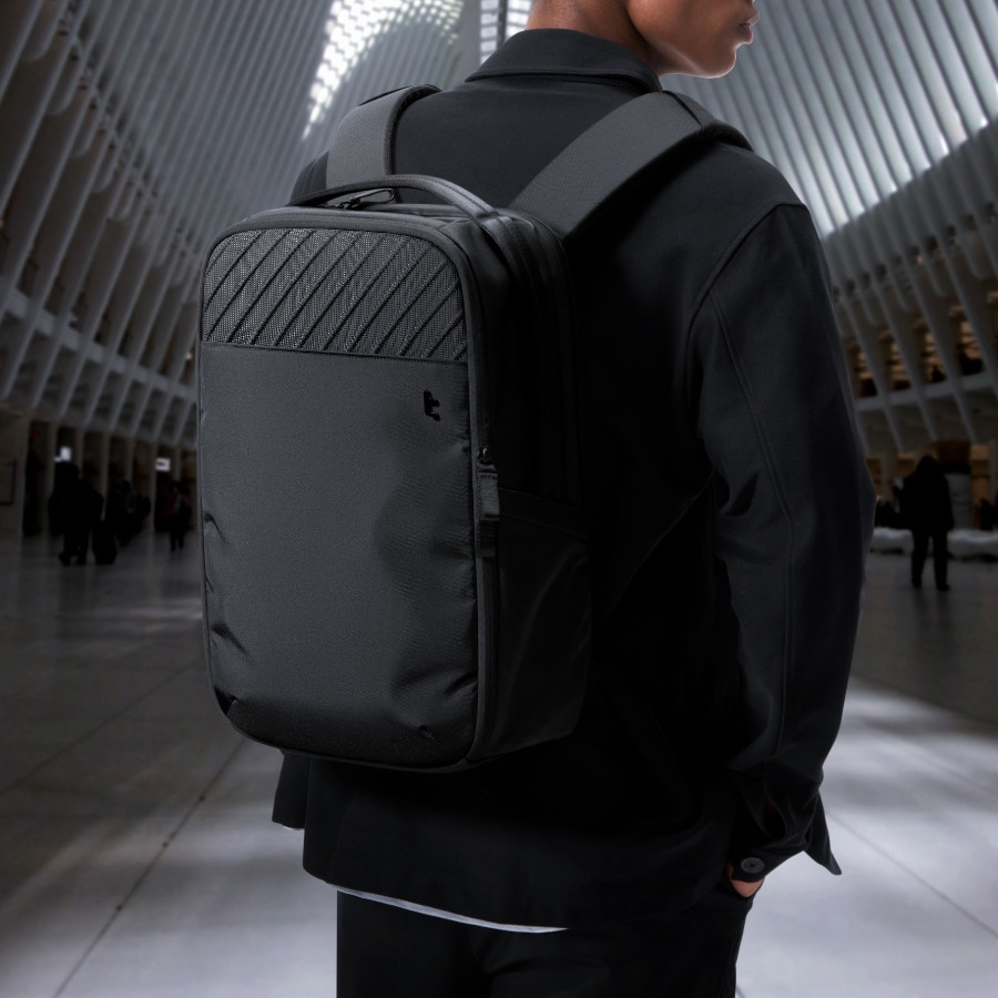 Rucsac pentru laptop Tomtoc Voyage T50, capacitate 20L, negru, dimensiuni 45x33x17cm