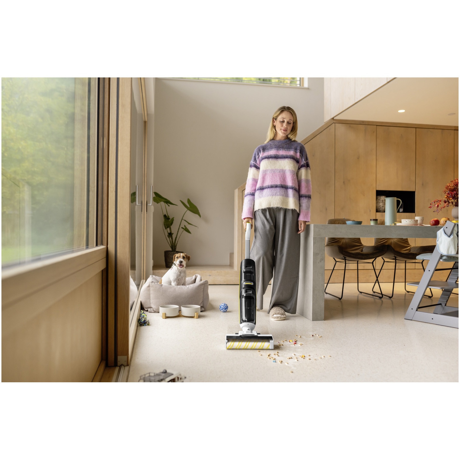 Aspirator vertical Karcher FCV 4 Dry, aspira uscat, aspira umed, spalare, autonomie 30 minute