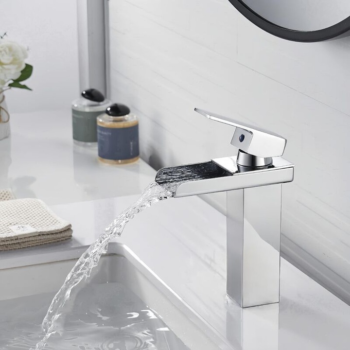 Arany színű csaptelep, magas kivitel, modern design, foltálló, pultra szerelhető mosdóhoz