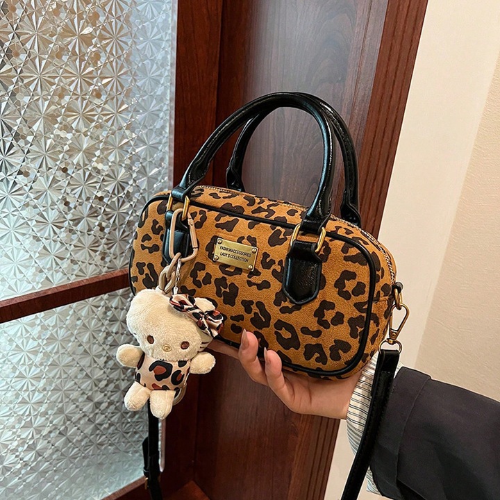 Fekete női crossbody táska JY6165 charm-mal