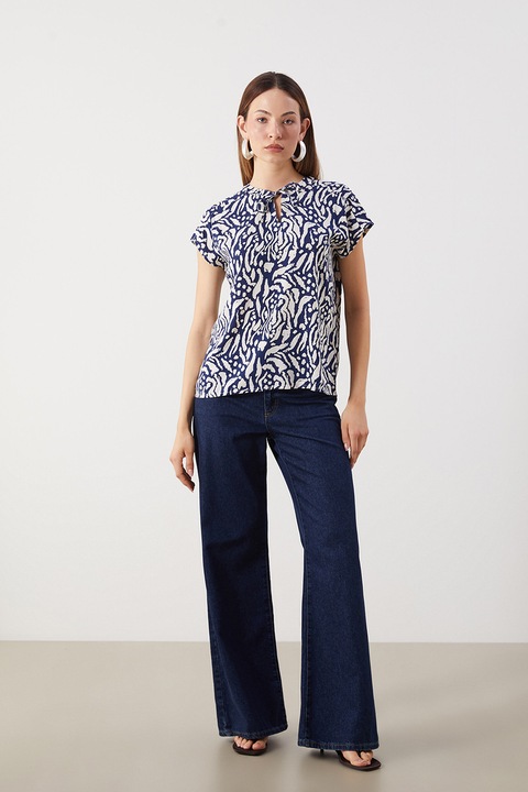 LC WAIKIKI, Bluza cu maneci scurte si guler Mao, Alb/Bleumarin