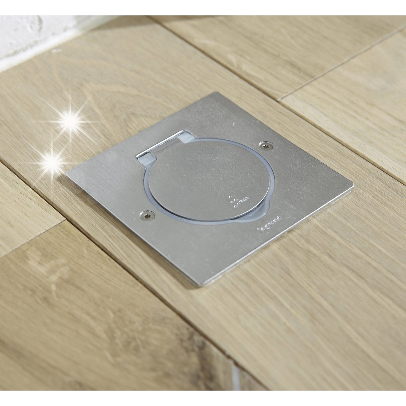 Gniazdo IP44 cu capac, Legrand, 2P+Z, inox, 80mm, set complet - eMAG.ro