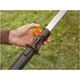 Fiskars akkus elektromos fa-/kerti olló, 12 V, 1.3-1.7 m teleszkópos rúd, Lépésenkénti penge, 32 mm maximális vágási átmérő, Állítható vágófej, Kefe nélküli motor, Töltő és akkumulátor nélkül a csomagban