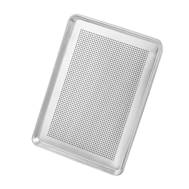 Tava de copt microperforata din aluminiu, 45x33 cm, pentru o coacere uniforma si crocanta in cuptor. Ideala pentru produse de patiserie si pizza. Tava de copt antiaderenta