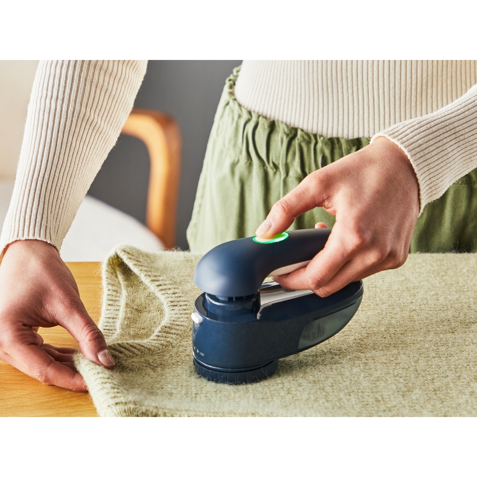 Golarka pentru imbracaminte Tefal JB7002, latime 52mm, incarcare USB, 40 minute autonomie