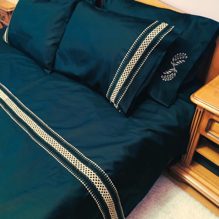 Set lenjerie pentru pat de 180/200/40 cm, din satin, bumbac premium 100%, Casa Bucuriei, model Luxury, 6 piese, bleumarin, cearsaf cu elastic 260/280 cm, husa pilota 200/220 cm