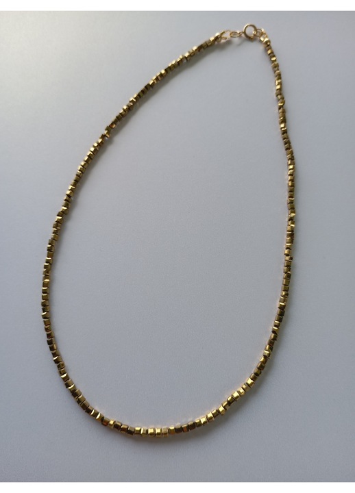 Colier de efect Hematit cubic 2.5 mm auriu stralucitor cu inchizatoare placata cu aur 18K