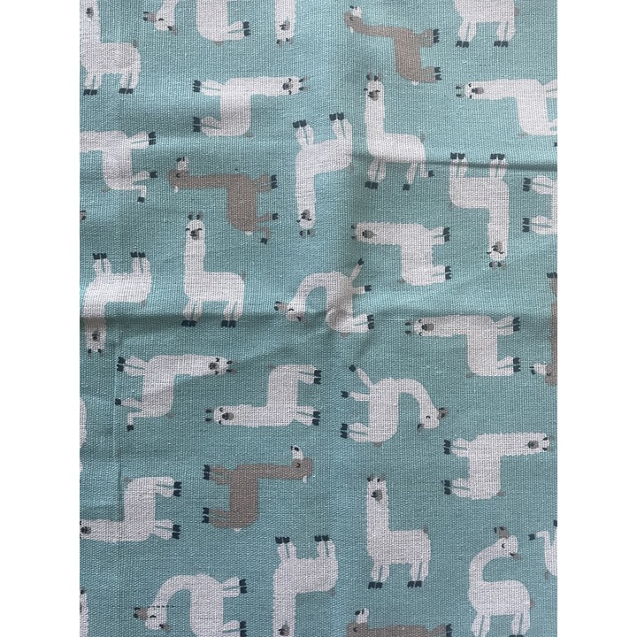 Pinza de in, Playful Llama