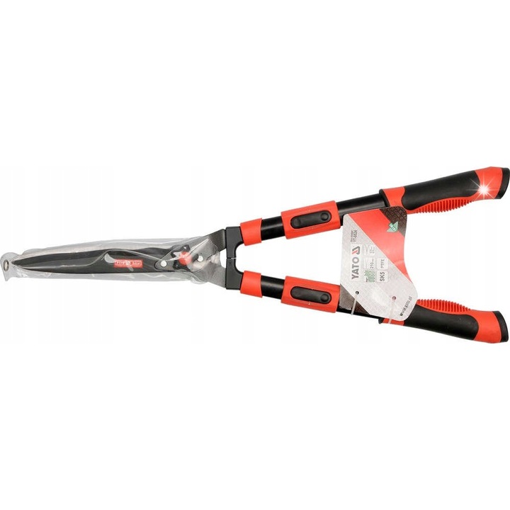 Foarfeca pentru gard viu Yato YT-8824, cu maner telescopic 69-89 cm, lama 21 cm din otel SK5 cu strat PTFE, negru/rosu