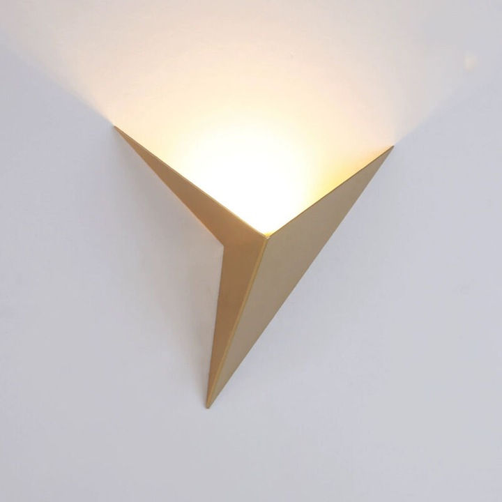 LED Стенна лампа Creative Triangle, триъгълна апликация, 3W, 3000K топло бяло, метал, златист, 1 бр