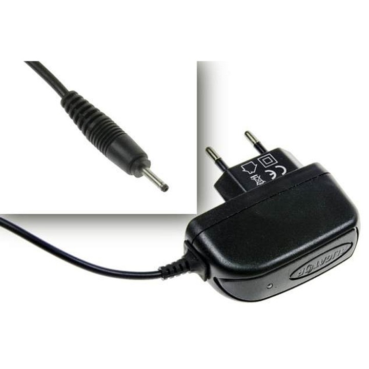 Aligator mikro töltő, kompatibilis Aligator T700/T702, Goclever, Mytab, Sencor tabletekkel, 5V 2A, 1,5mm csatlakozó, LED jelzőfény, fekete