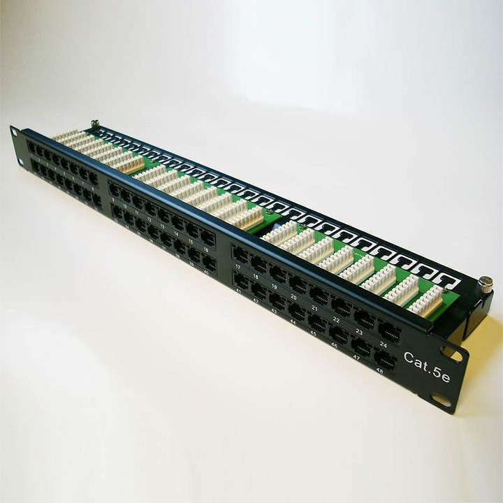 Patch panel Datacom 19 hüvelykes 48 portos UTP Cat5e fekete 1U
