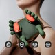 Aparat Masaj Cervical, Masaj electric profesional 4D. 3 Intensitati, 2 Trepte Caldura 40/45°C, Wireless, 2000mah .Design ergonomic. Amelioreaza tensiunea si durerile musculare, potrivit pentru uz la birou si acasa, protejandu-va sanatatea. Verde
