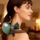 Aparat Masaj Cervical, Masaj electric profesional 4D. 3 Intensitati, 2 Trepte Caldura 40/45°C, Wireless, 2000mah .Design ergonomic. Amelioreaza tensiunea si durerile musculare, potrivit pentru uz la birou si acasa, protejandu-va sanatatea. Verde