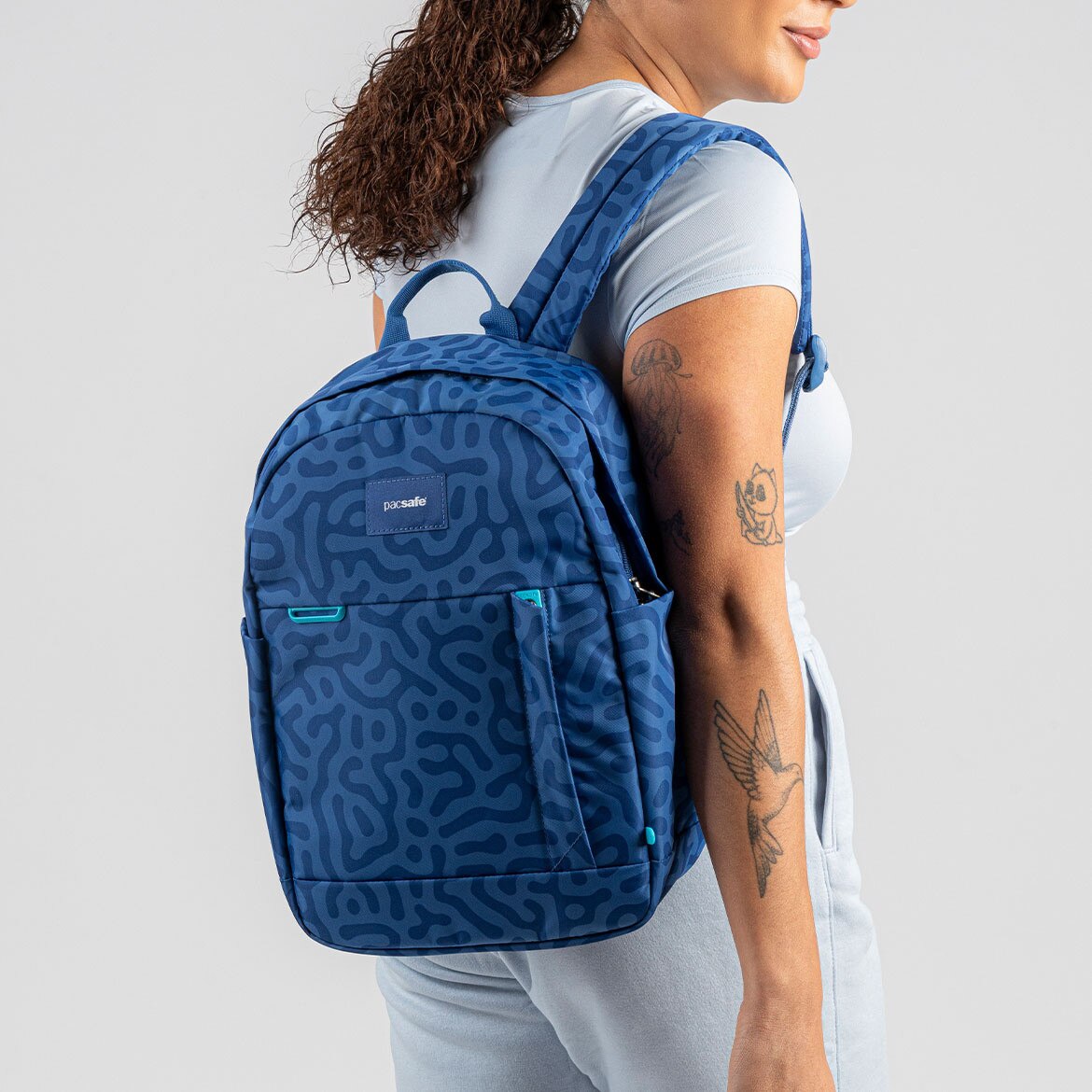 Rucsac urban antifurt Pacsafe GO 15L, protectie RFID, compartiment laptop 13”, albastru