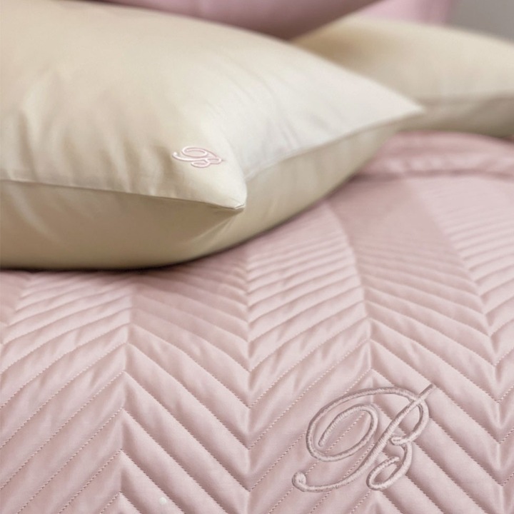 Cuvertura matlasata pat dublu Stile Blu Blumarine, blush, bumbac percale, 270x270 cm