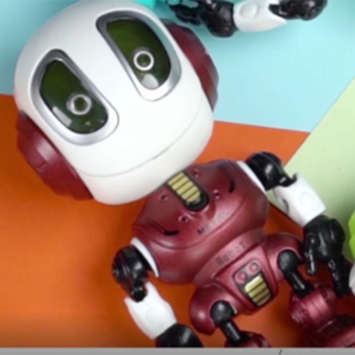 Mini beszélő robotjáték piros LED szemekkel, 360°-ban forgatható, 250mAh