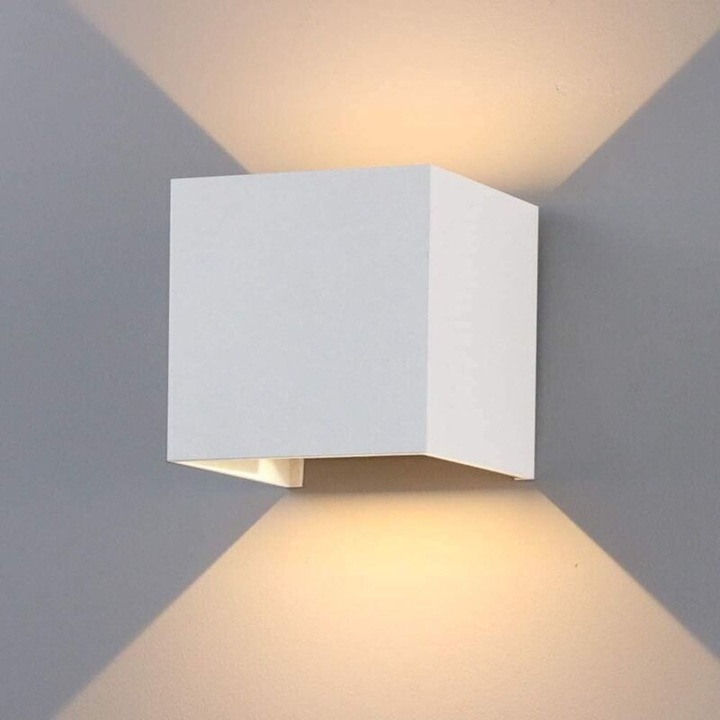 LED аплик 12W, регулируем ъгъл, топло бяло, IP65, със сензор за движение, бял
