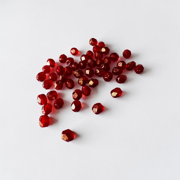 Фасетирани стъклени мъниста fire polish за бижута, 4мм, 50бр/комплект - 7065 Gold Marbled/Siam Ruby