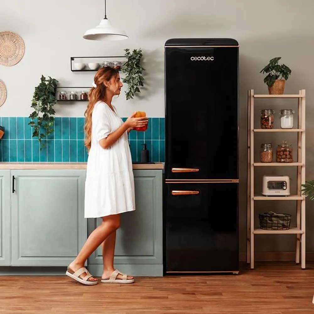 Combina frigorifica Retro Cecotec, Bolero CoolMarket Combi Origin, 300 litri, H 191.5 cm, congelator 84 litri, racire ventilata, compartimentare optimizata, termostat mecanic, 3 rafturi sticla ajustabile, sertar Crisper Box, Big Box congelator, negru