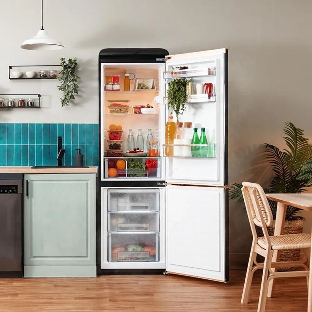 Combina frigorifica Retro Cecotec, Bolero CoolMarket Combi Origin, 300 litri, H 191.5 cm, congelator 84 litri, racire ventilata, compartimentare optimizata, termostat mecanic, 3 rafturi sticla ajustabile, sertar Crisper Box, Big Box congelator, negru