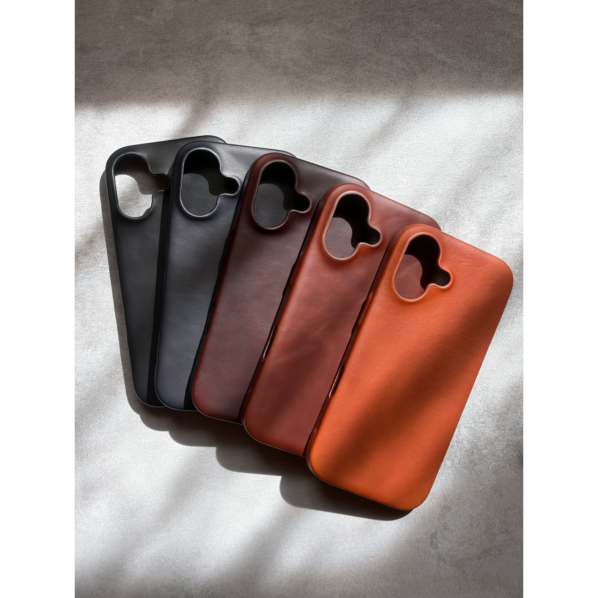 Husa pentru iPhone 17 din piele naturala full-grain, compatibila MagSafe, Light Brown