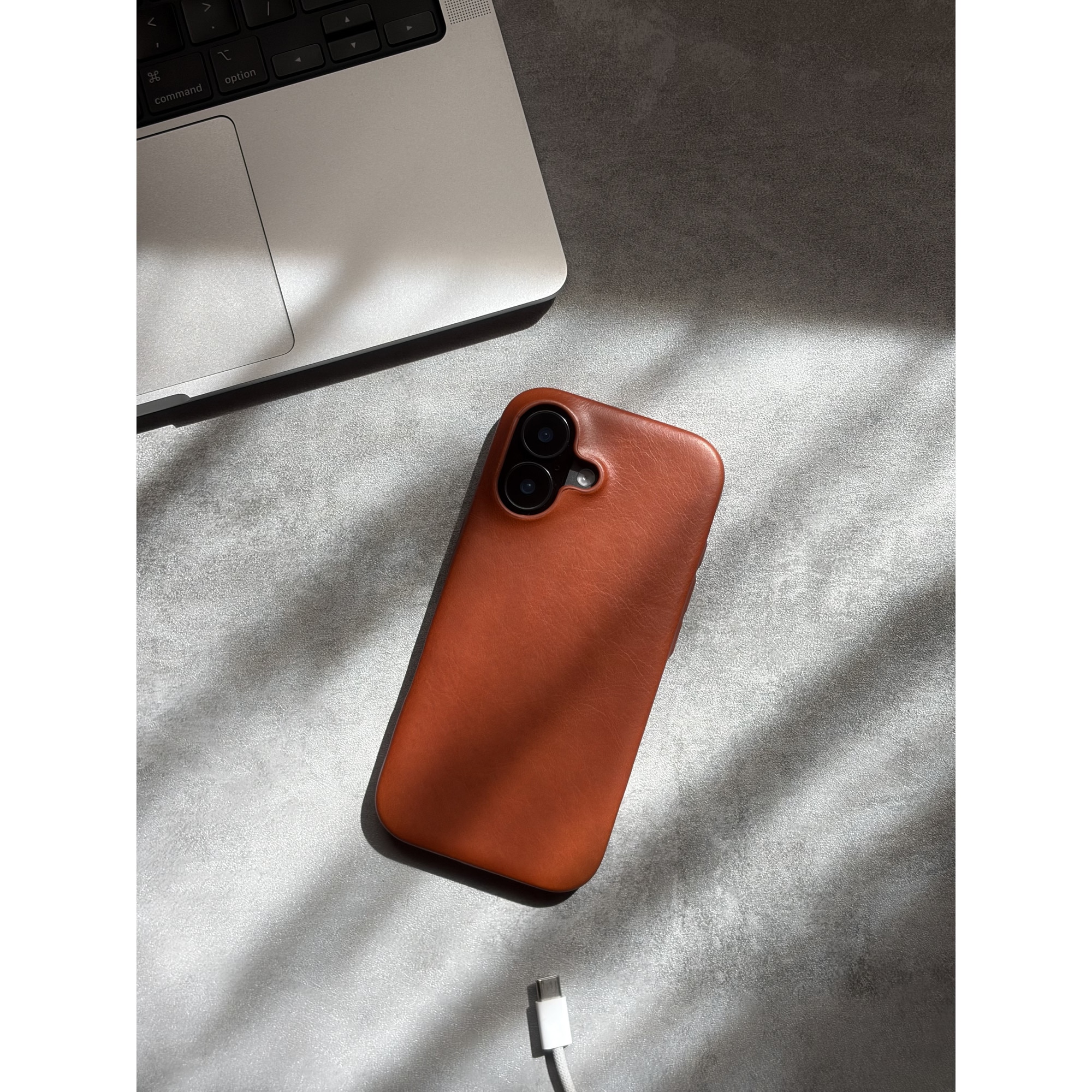 Husa pentru iPhone 17 din piele naturala full-grain, compatibila MagSafe, Light Brown