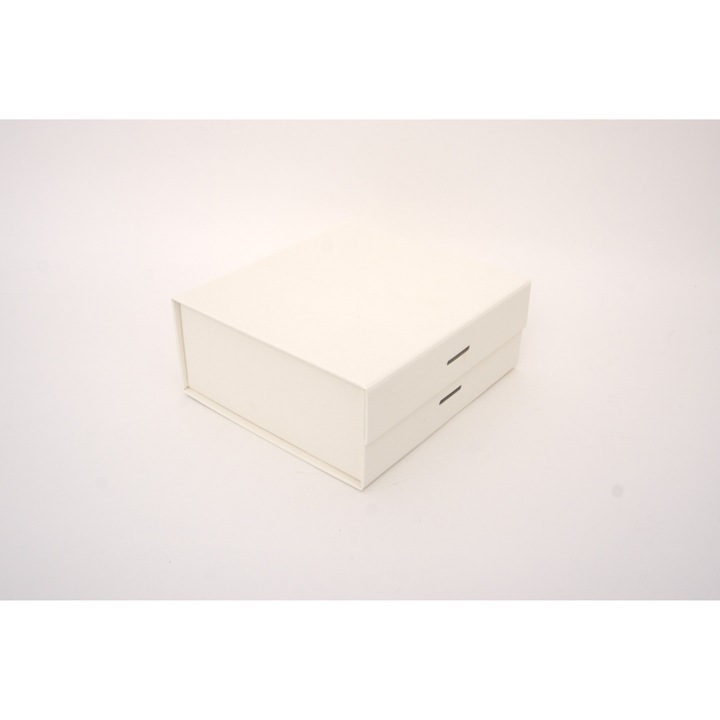 Ajándékdoboz, fehér színű, 20x18.5x8 cm, B.S.P. / SL1559-1