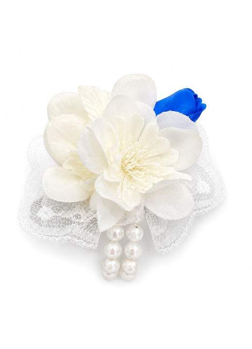 Corsaj de mana tip bratara pentru domnisoara de onoare, cu flori textile alb-crem, lalea albastra, dantela si perle, VELVE