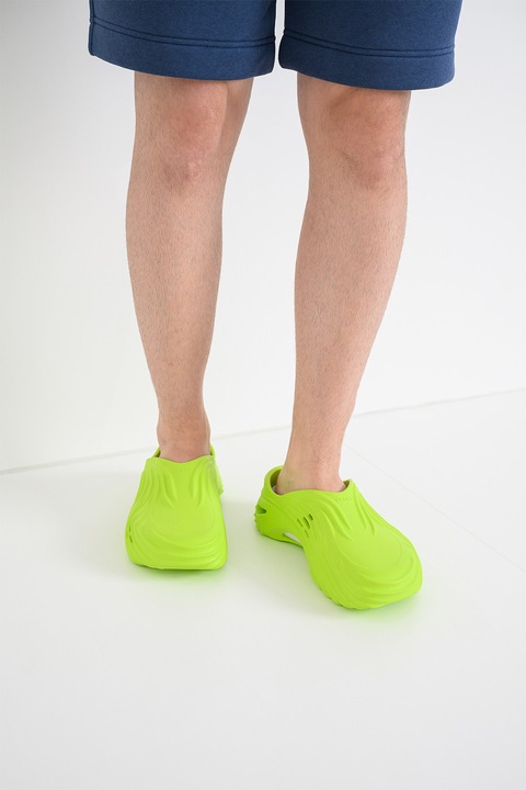 Crocs, Saboti unisex cu perforatii si model texturat Echo Wave, Verde lime, 38-39