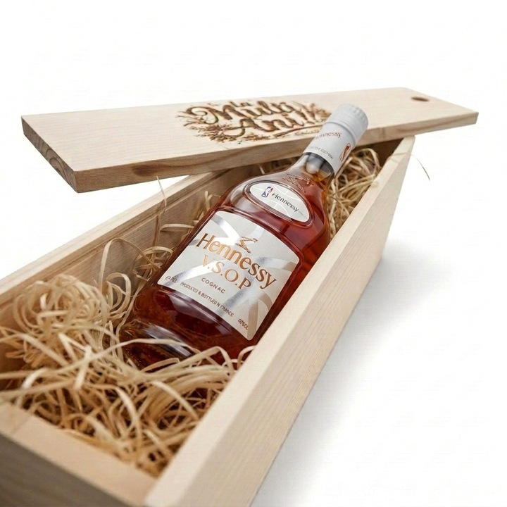 Pachet Cadou Cutie Lemn Personalizata Coniac Hennessy VSOP 40% 0.7L
