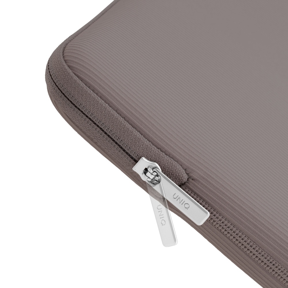 Husa din neopren UNIQ Cyprus Ridge Edition compatibila cu laptop 13 inch, Waterproof, Gri
