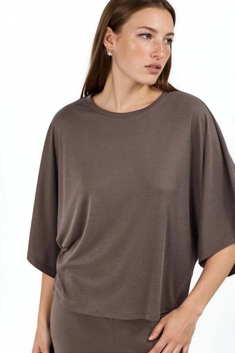 Bluze dama, Busem, bluza cu guler rotund, croiala lejera, maro cafea, material reiata