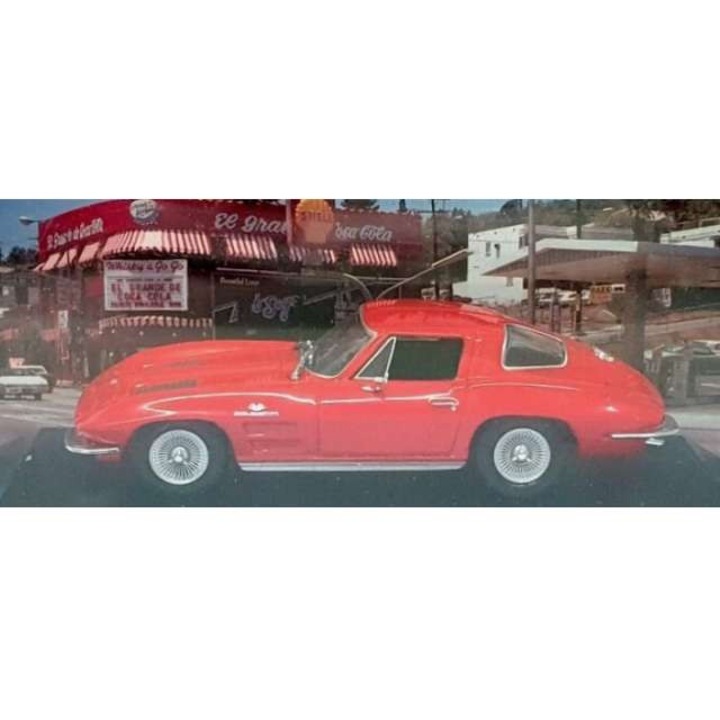 Macheta 1963 Chevrolet Corvette C2 Sting Ray Coupe 1:43 fém replika Piros