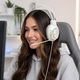 Слушалки Gaming, с дизайн над ухото, с подплатени възглавнички, 40 мм говорители и микрофон с шумопотискане, удобни слушалки за игри, съвместими с PC, PS5, Xbox Series X/S и Switch, с RGB осветление, Бели