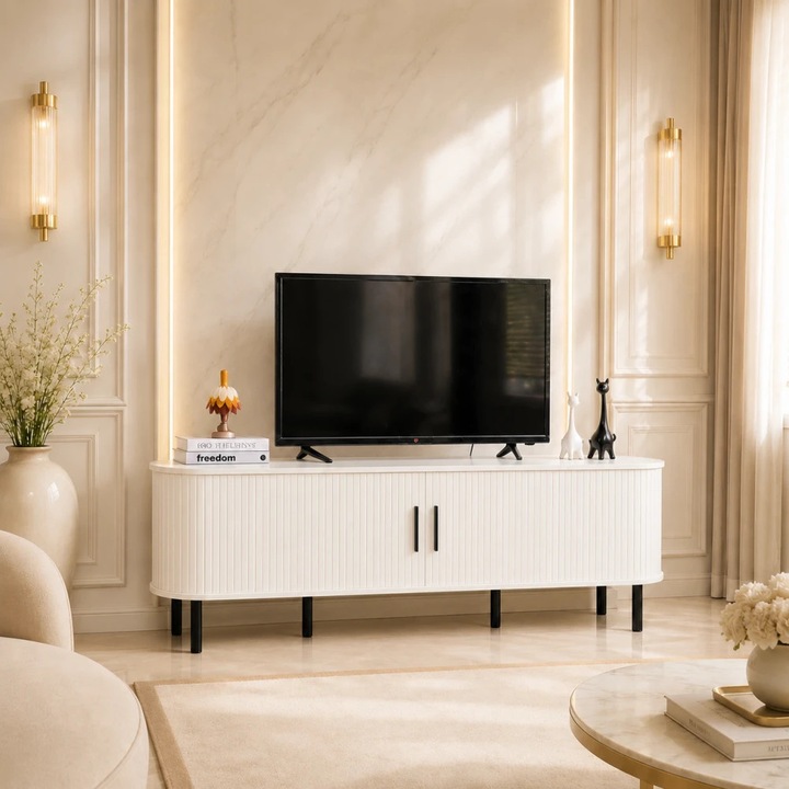 Comoda TV, MOBATELIER®, 160 x 40 x 55 Cm, Comoda TV Cu Riflaje Si Usi Glisante, Comoda TV Moderna Pentru Living, Compartimente Deschise, Margini Curbate, Detalii Verticale, Manere Metalice Negre, Picioare Metalice Negre, PAL Ecologic, Alb