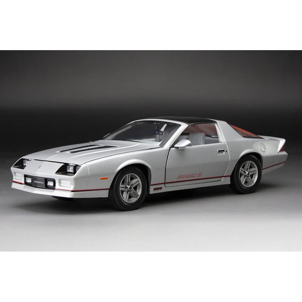 Macheta Chevrolet Camaro IROC-Z silver 1985 - 1/18 Sun Star - eMAG.ro