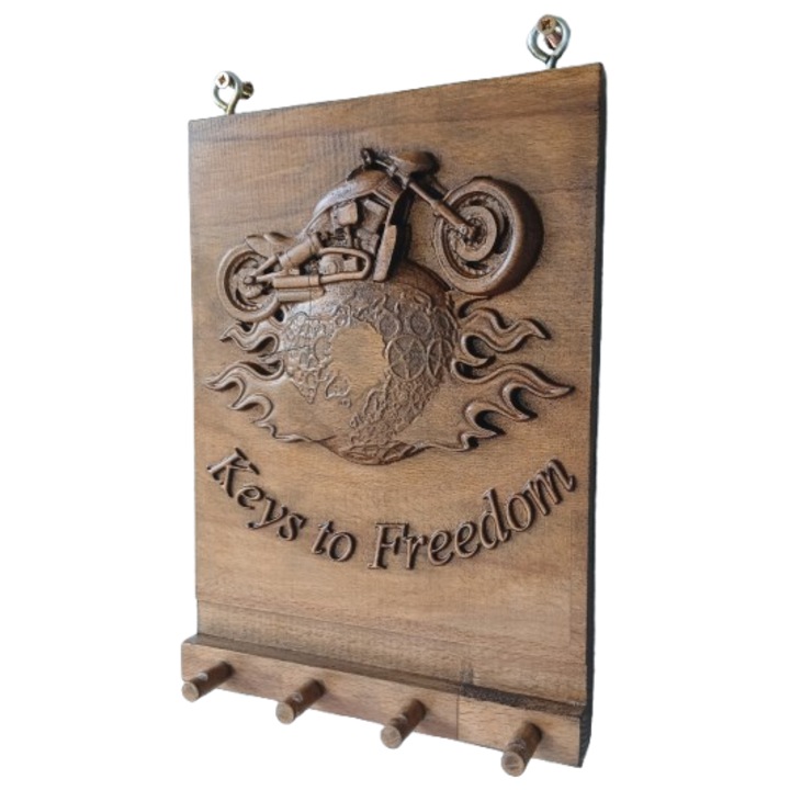 Tablou rustic din lemn masiv sculptat cu suport pentru chei, „Cheia cu Povesti”, Model Motocicleta cu text in relief „Keys to Freedom”, 4 agatatori, 280x200x28mm
