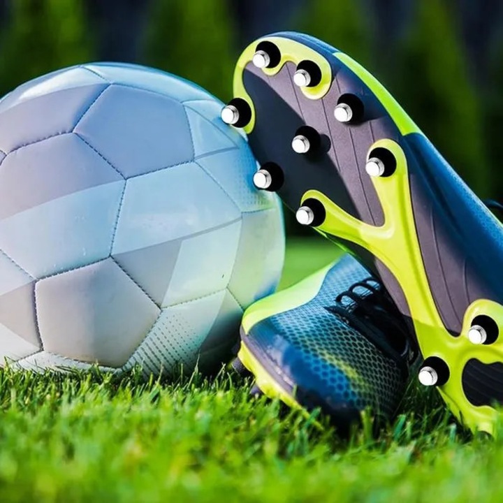 Alumíniumötvözet stoplik/csavarok futballcipőkhöz, 12 db-os készlet kulccsal, univerzális M5, korrózióálló, ezüst, 13/16 mm
