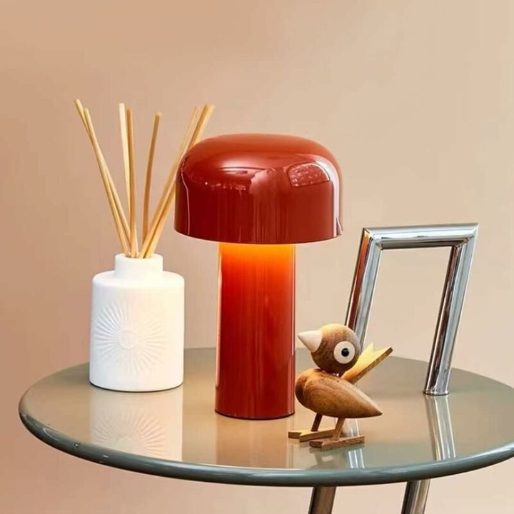 Lampa de masa/birou fara fir, cu corp metalic si invelis din cauciuc, reincarcabila USB, cu reglare tactila, 3 trepte de luminozitate, rezistenta la apa, baza antiderapanta, rosu